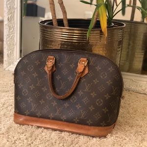 Authentic Louis Vuitton Monogram Alma Handbag